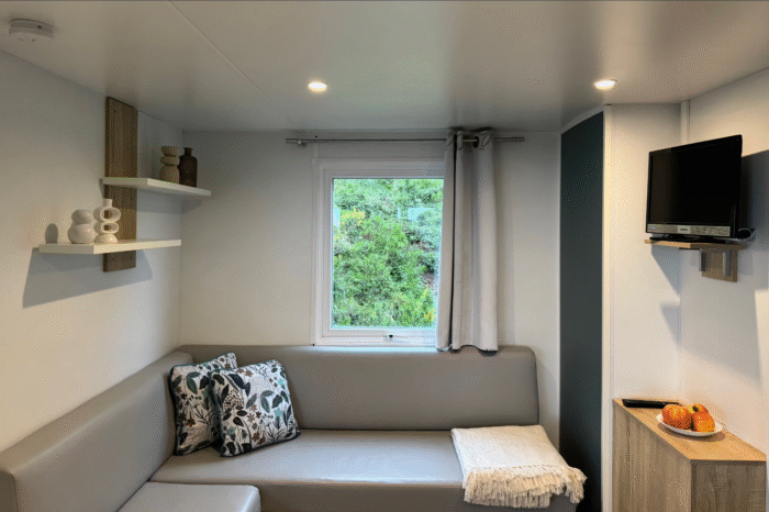 camping vista mare cap corse bungalow famille salon canape