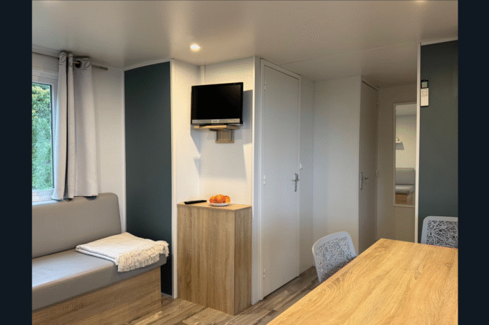 camping vista mare cap corse bungalow famille salon table