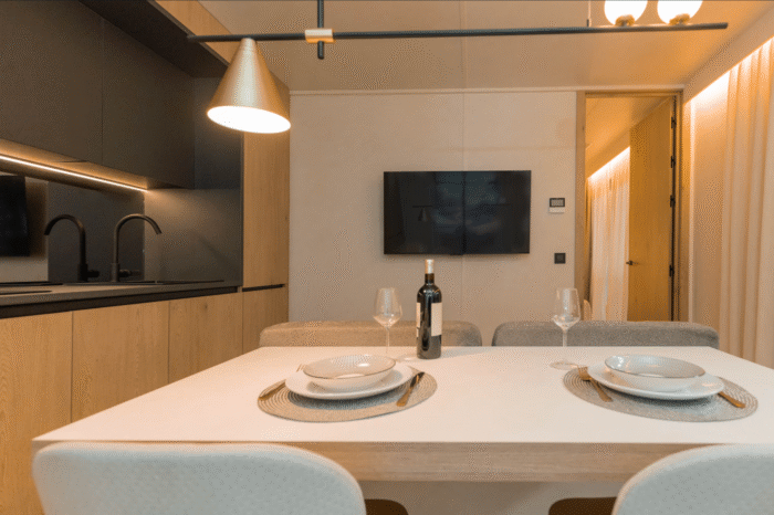 camping vista mare cap corse bungalow luxe deux couvert repas